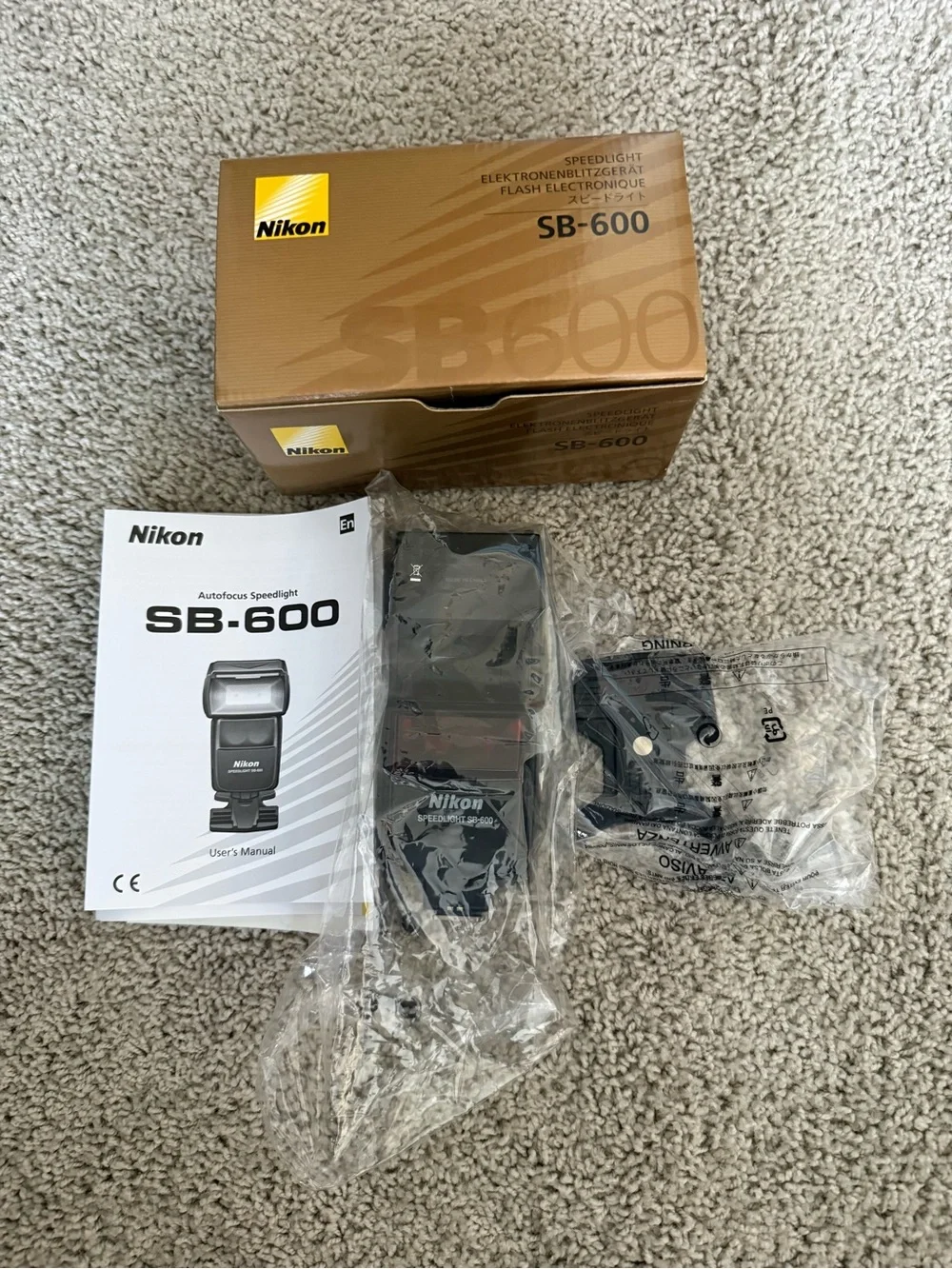 Nikon Speedlight SB-600 Flash Unit in Black